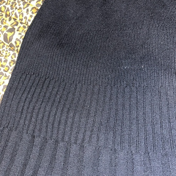 ST. JOHN black ribbed Santana knit fit & flare skirt - Picture 4 of 9